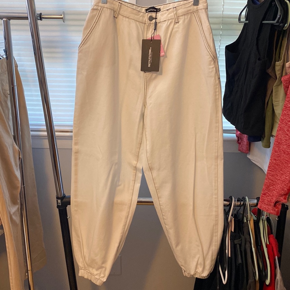 SUPER CUTE trendy white cuffed jogger jeans